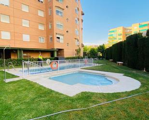 Piscina de Pis en venda en  Granada Capital amb Aire condicionat i Terrassa