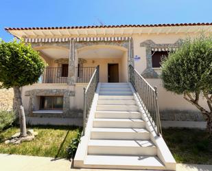 Vista exterior de Casa o xalet en venda en Huecas amb Aire condicionat, Terrassa i Piscina