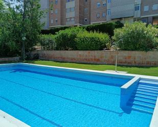 Swimming pool of Flat for sale in  Jaén Capital