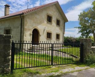 Vista exterior de Casa o xalet en venda en Campoo de Yuso amb Terrassa i Balcó