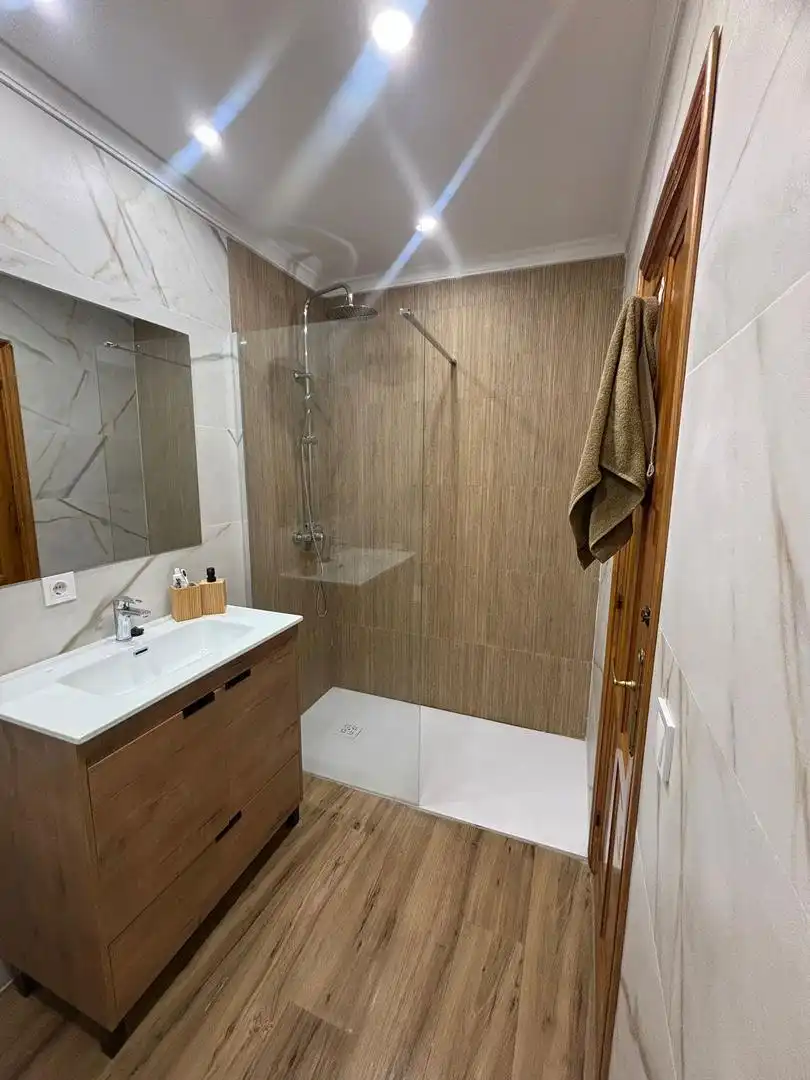 Flat for rent in Calle Osa Mayor, 33, El Montgó Bathroom of Flat for rent in Dénia with Air Conditioner, Heating and Terrace