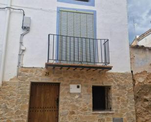 Vista exterior de Casa adosada en venda en Aguaviva amb Balcó
