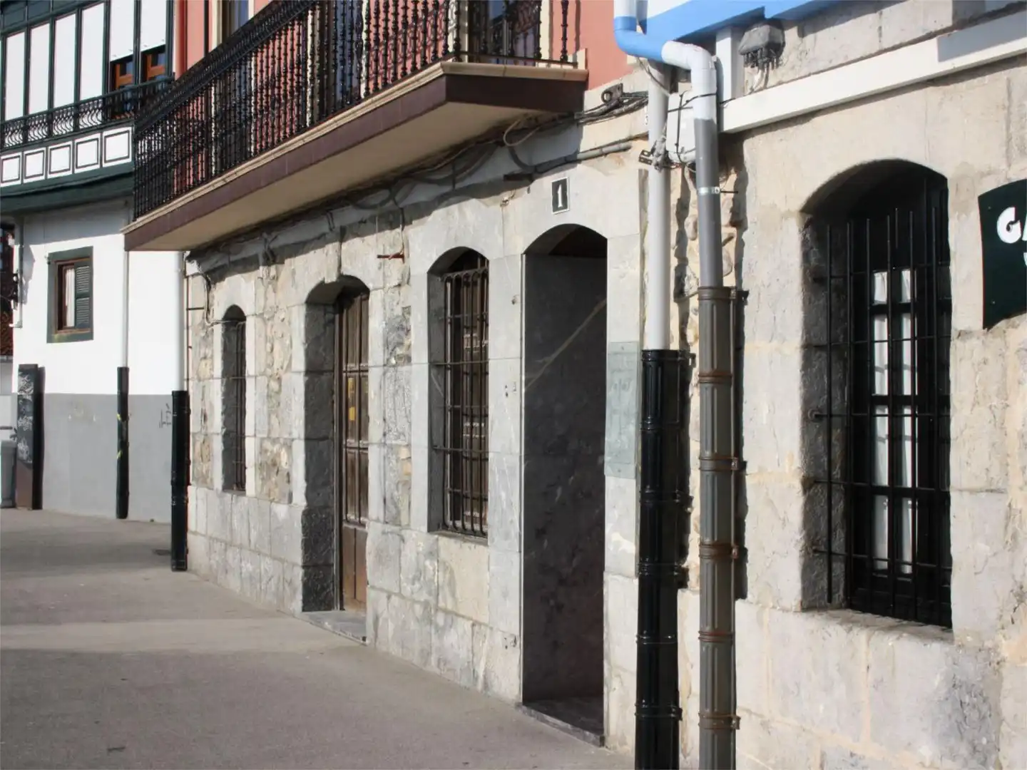 Local en venda a Gaztelu Enparantza Plaza, 1, Bermeo Vista exterior de Local en venda en Bermeo