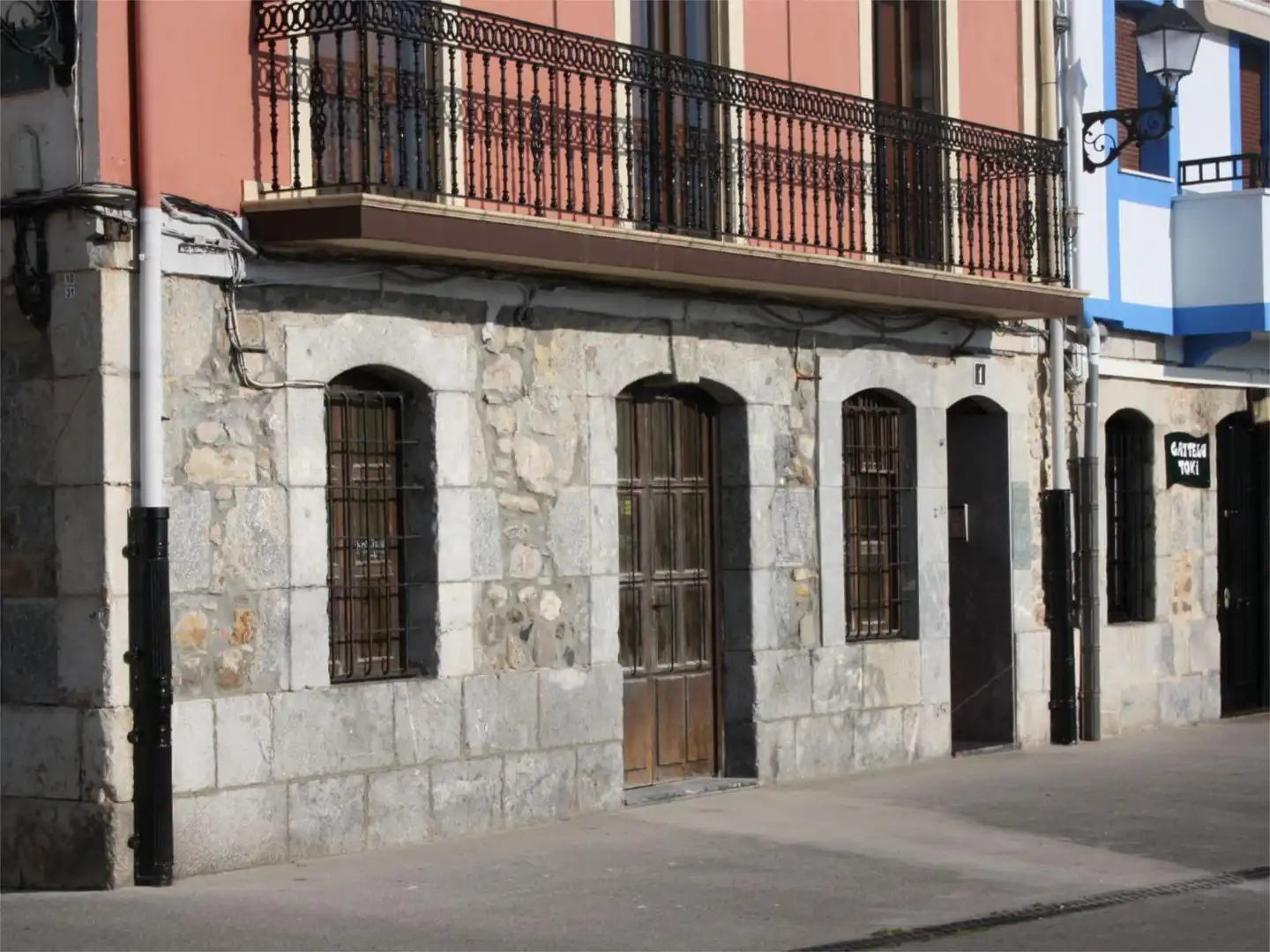 Local en venda a Gaztelu Enparantza Plaza, 1, Bermeo Vista exterior de Local en venda en Bermeo