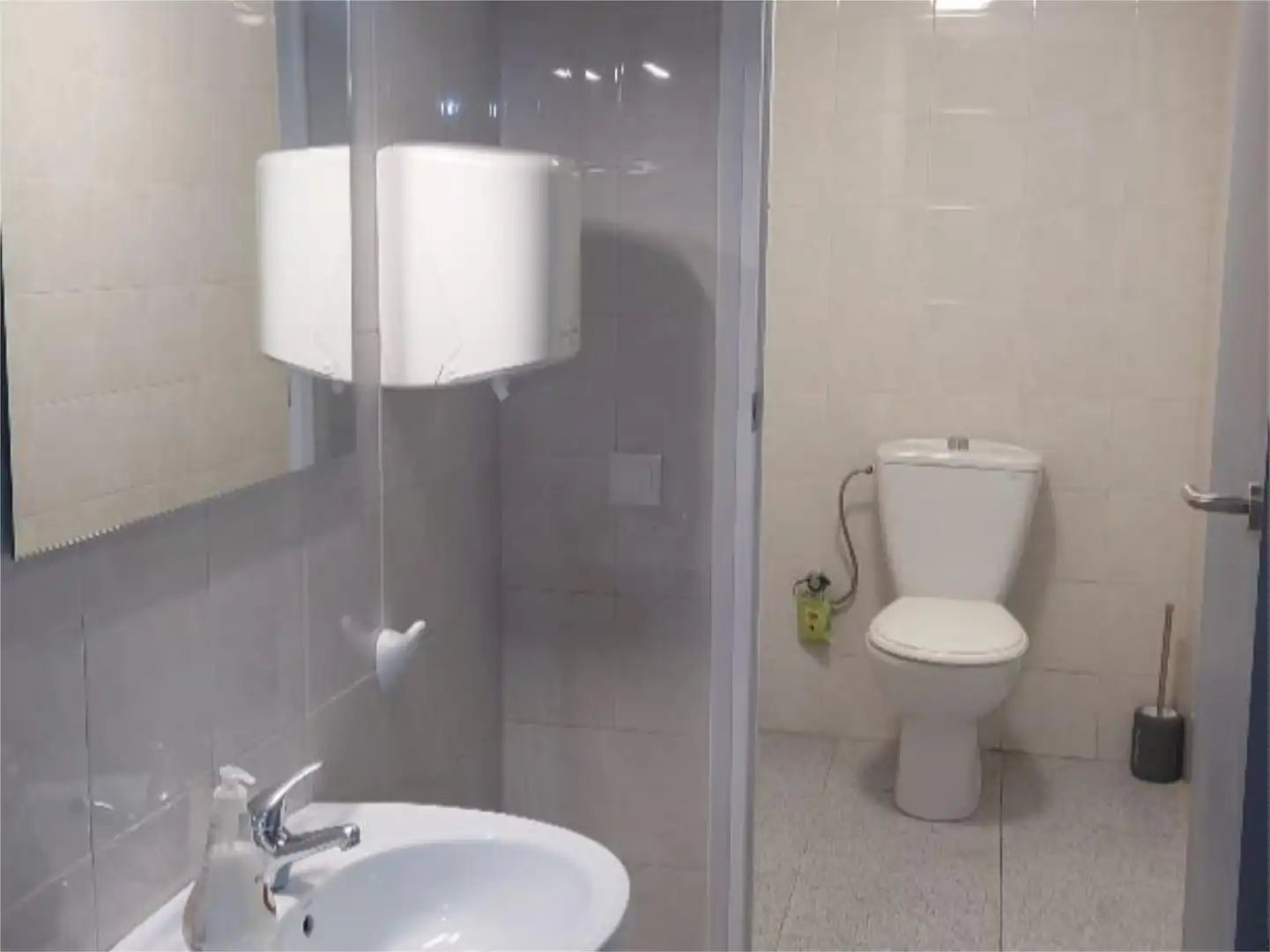 Oficina de alquiler en Plaça Enginyer Deulofeu, 10, La Salut Baño de Oficina de alquiler en Badalona