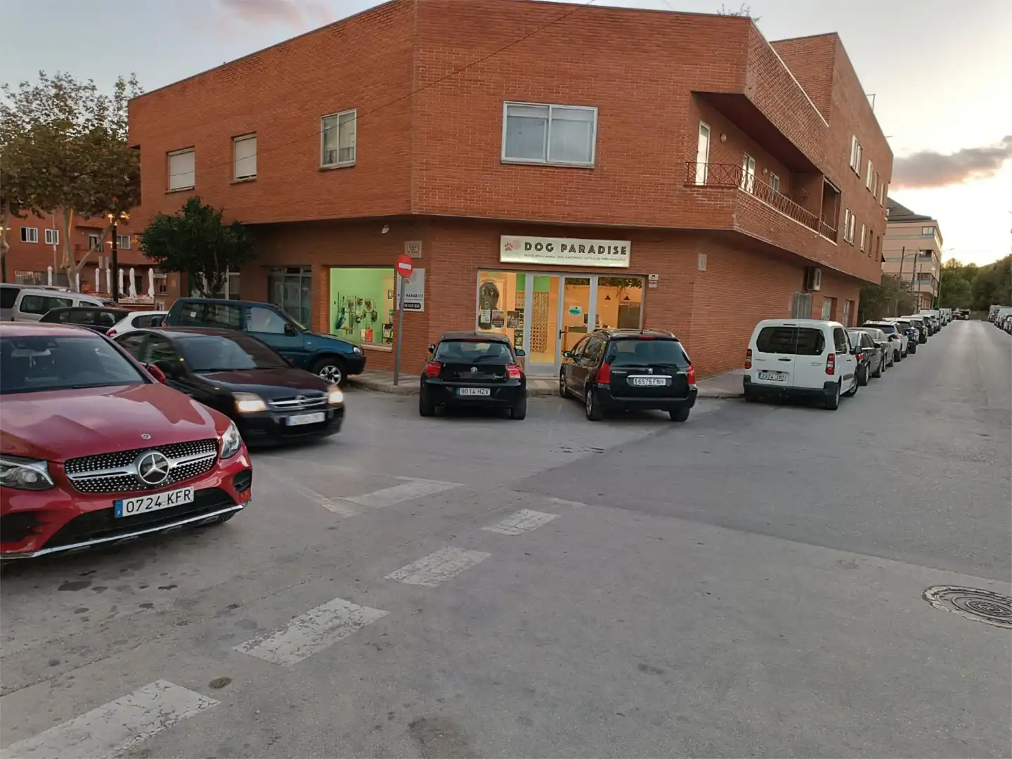 Parkplatz von Fabrikhallen zur Miete in Benissa