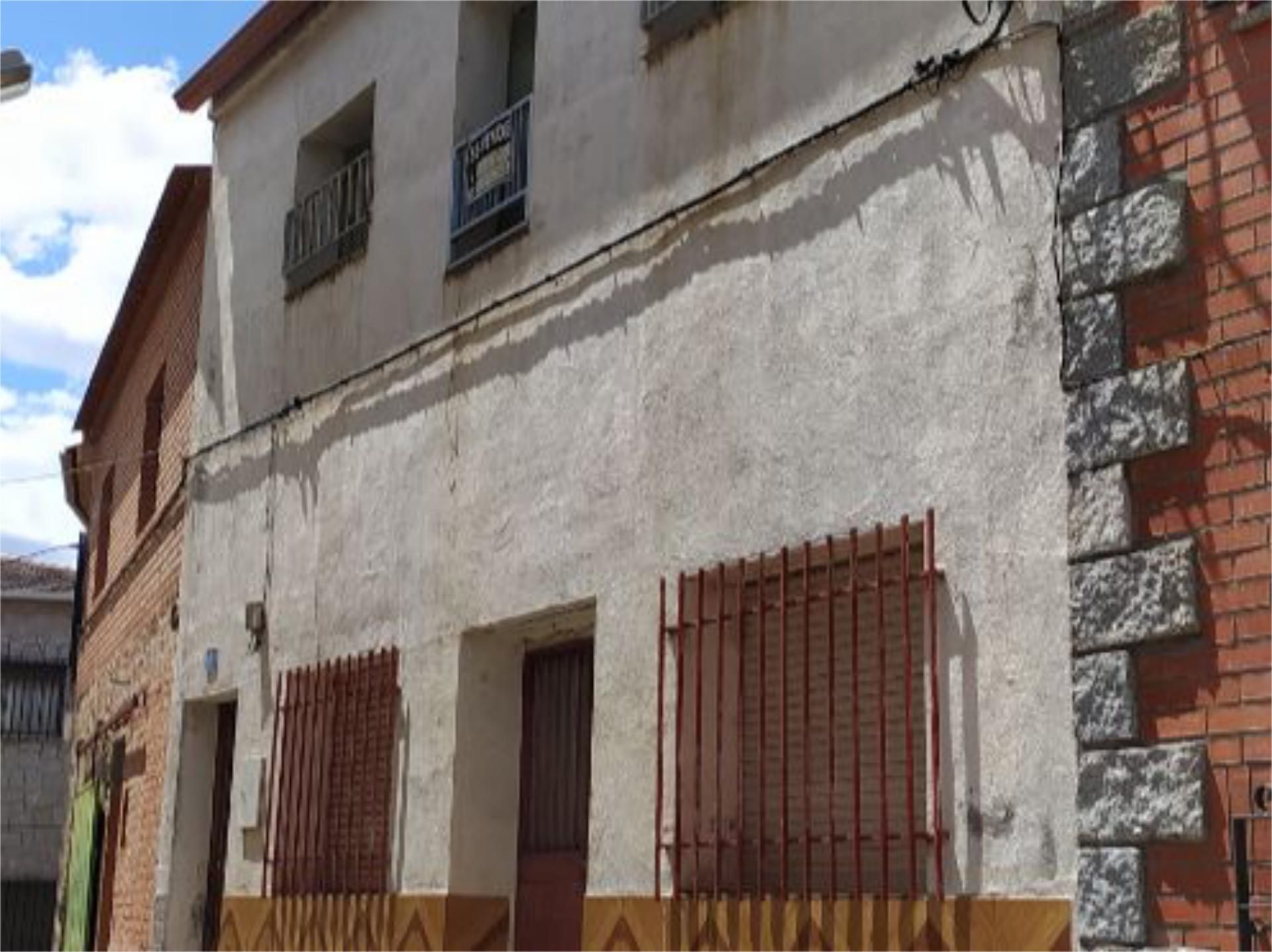 Vista exterior de Casa adosada en venda en Navas de Estena amb Balcó