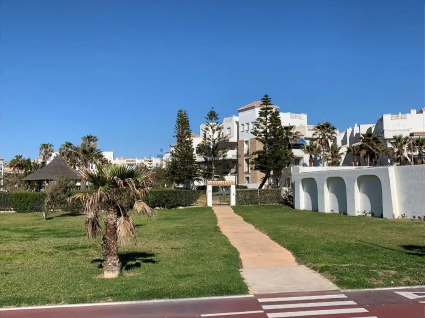 Wohnungen zur Miete in Calle Sotavento, 11, Almerimar Außenansicht von Wohnungen zur Miete in El Ejido mit Privatgarten, Terrasse und Schwimmbad