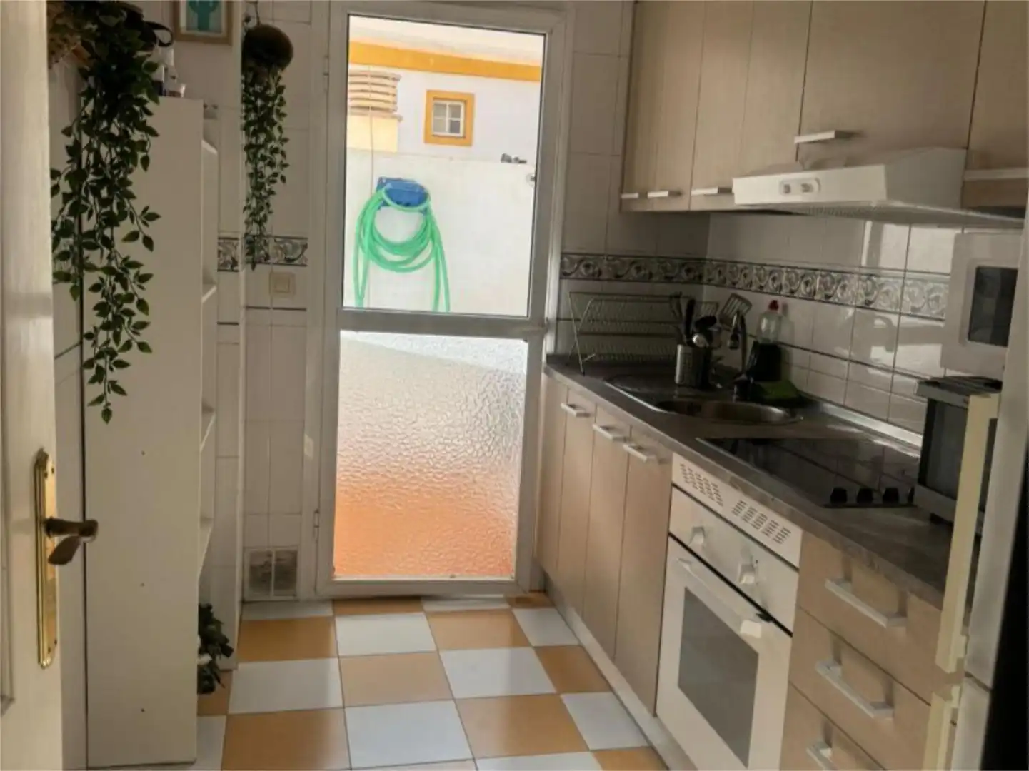 Pis de lloguer a Avenida Santa Rosa de Lima, 2, Carranque - Haza Cuevas Cuina de Pis de lloguer en Málaga amb Terrassa, Moblat i Balcó