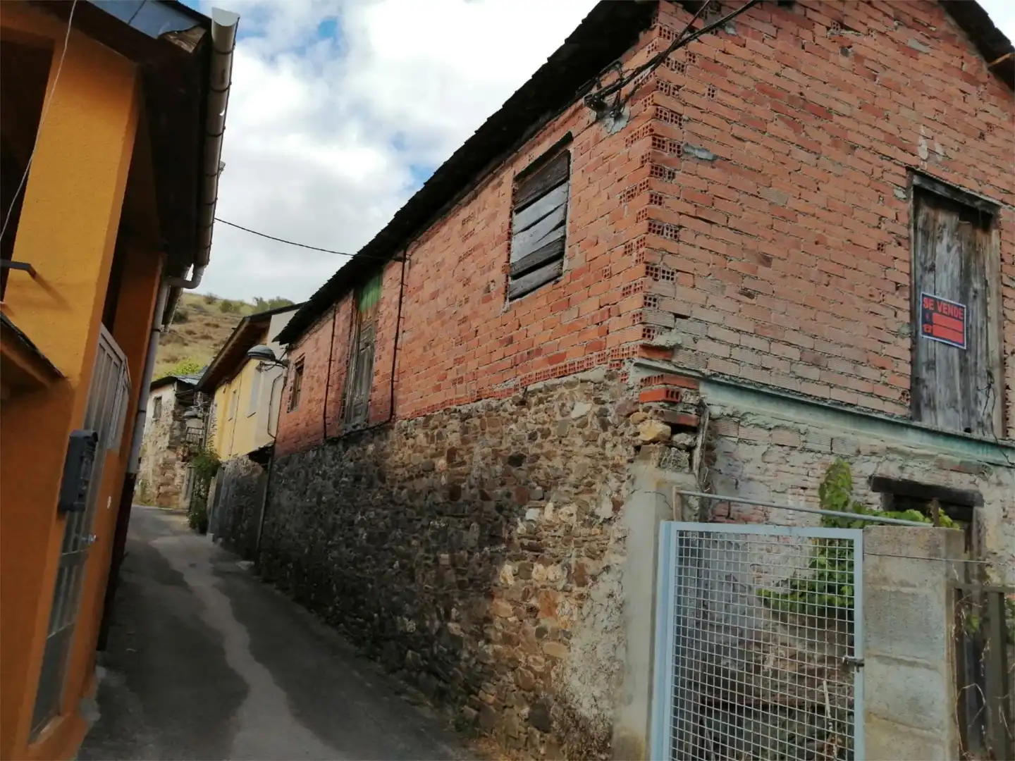 Casa adosada en venda a Avenida Compostilla, 11, Centro Vista exterior de Casa adosada en venda en Ponferrada