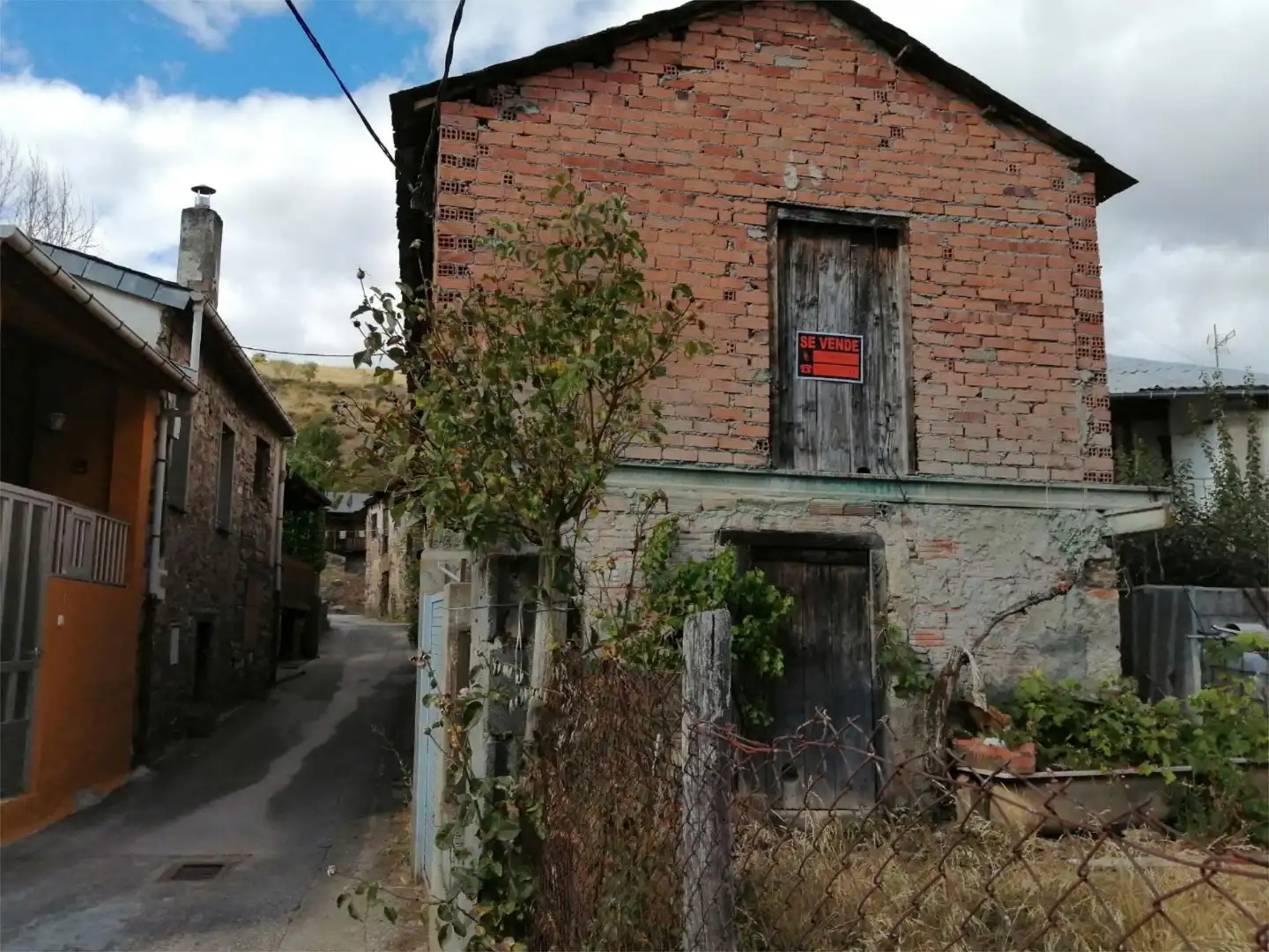 Casa adosada en venda a Avenida Compostilla, 11, Centro Vista exterior de Casa adosada en venda en Ponferrada