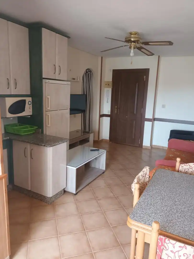 Apartamento de alquiler en Avenida las Gaviotas, 41, El Sabinar – Urbanizaciones – Las Marinas – Playa Serena Cocina de Apartamento de alquiler en Roquetas de Mar con Aire acondicionado, Amueblado y Lavadora