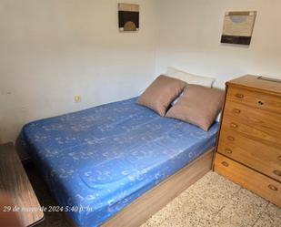 Bedroom of Flat to share in Vic