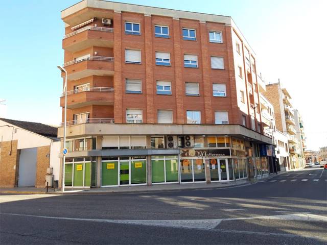 Local comercial en Venta en Carrer de Domènec Cardenal, 1 en Mollerussa