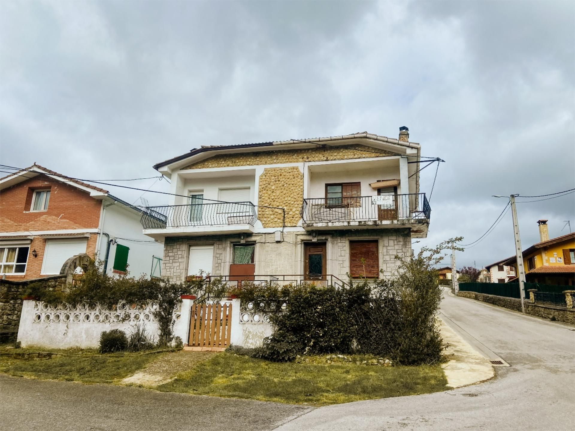 Exterior view of Single-family semi-detached for sale in Merindad de Valdeporres  with Private garden, Terrace and Balcony