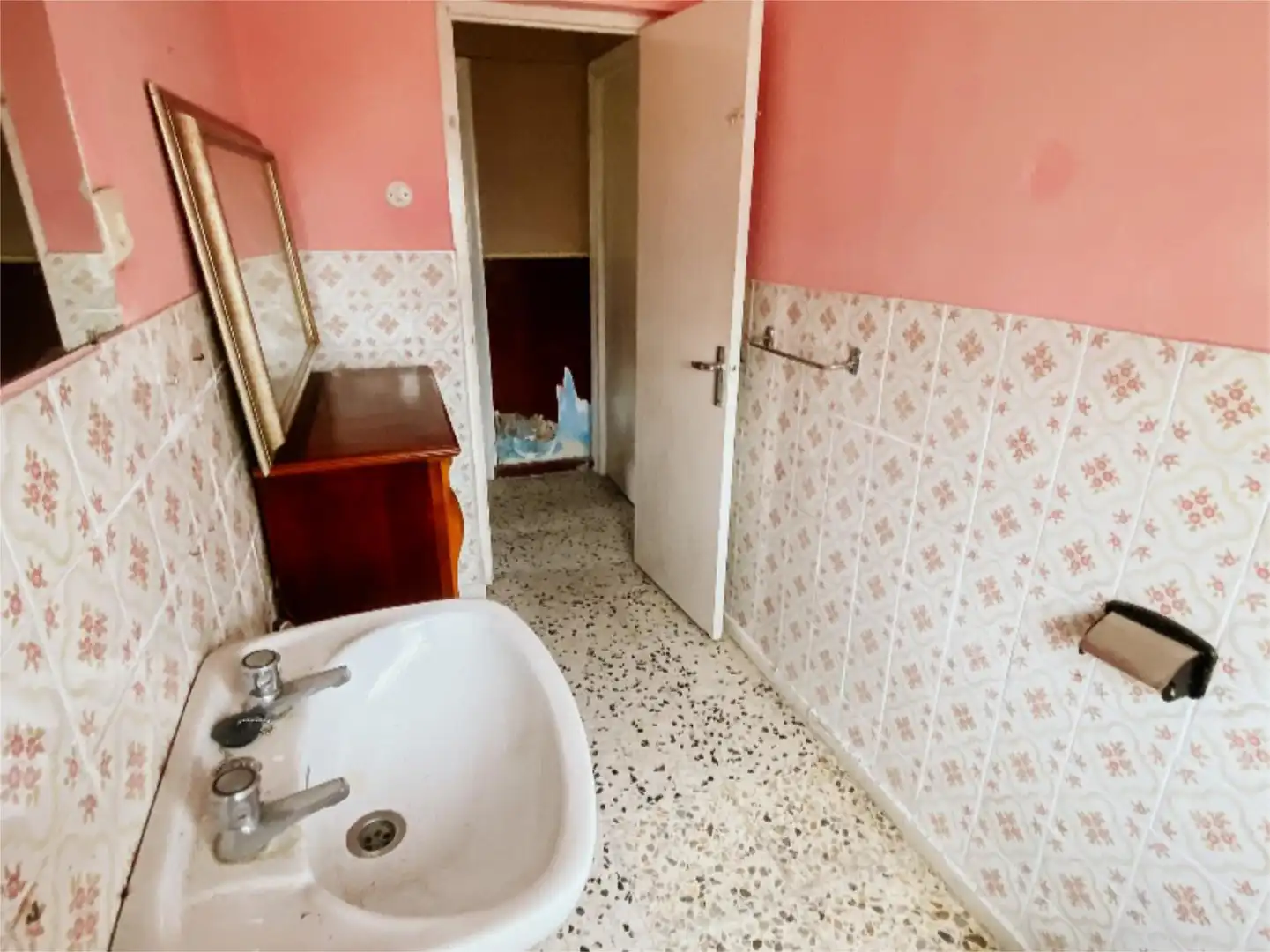 Detached homes for sale in Calle los Caños, 25, Merindad de Valdeporres Bathroom of Detached homes for sale in Merindad de Valdeporres with Private garden, Terrace and Balcony