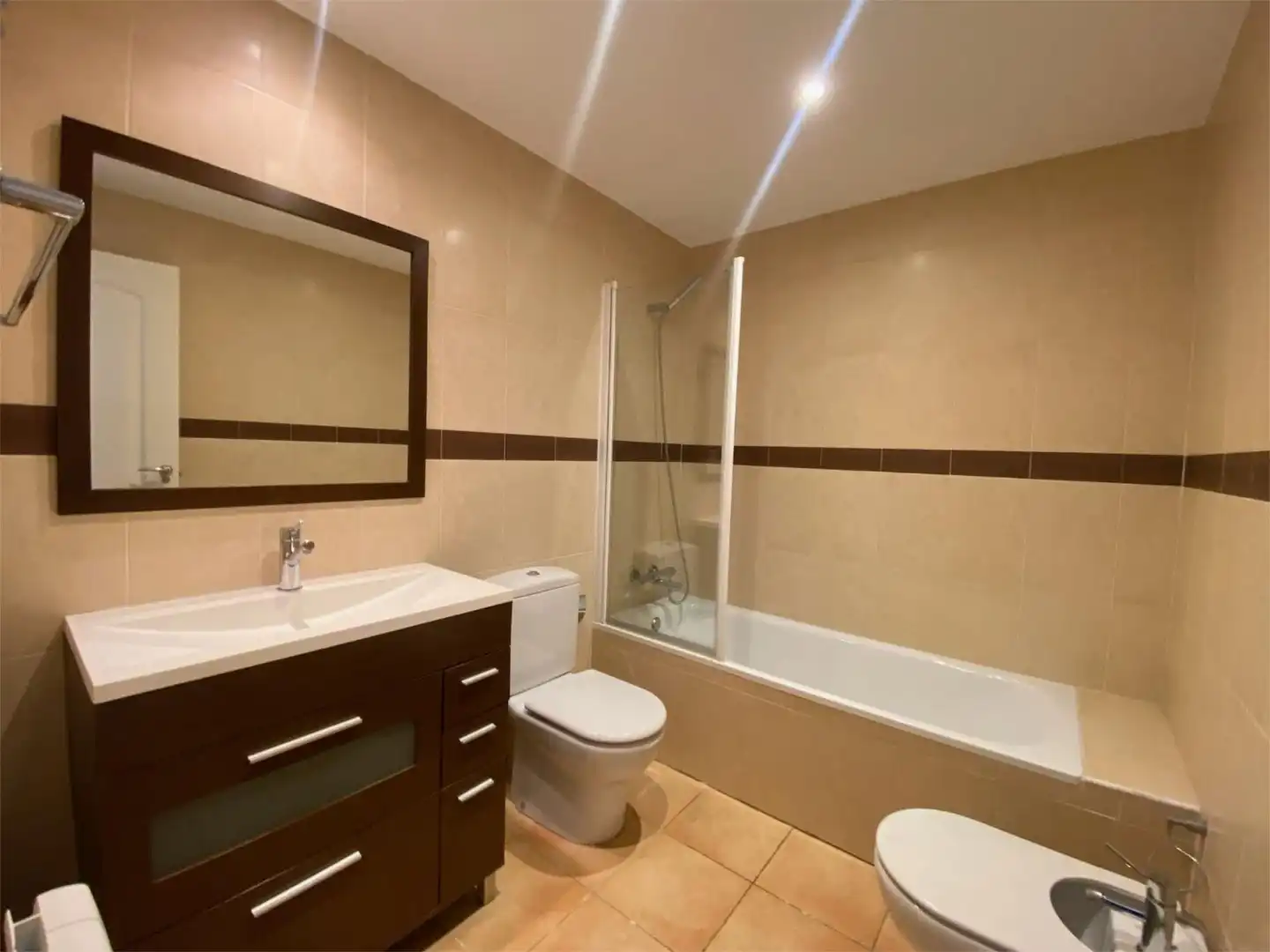 Wohnung zum Verkauf in Calle Castillo de Torrelobatón, 24, Cerro Alarcón Badezimmer von Wohnung zum Verkauf in Valdemorillo mit Privatgarten, Terrasse und Abstellraum
