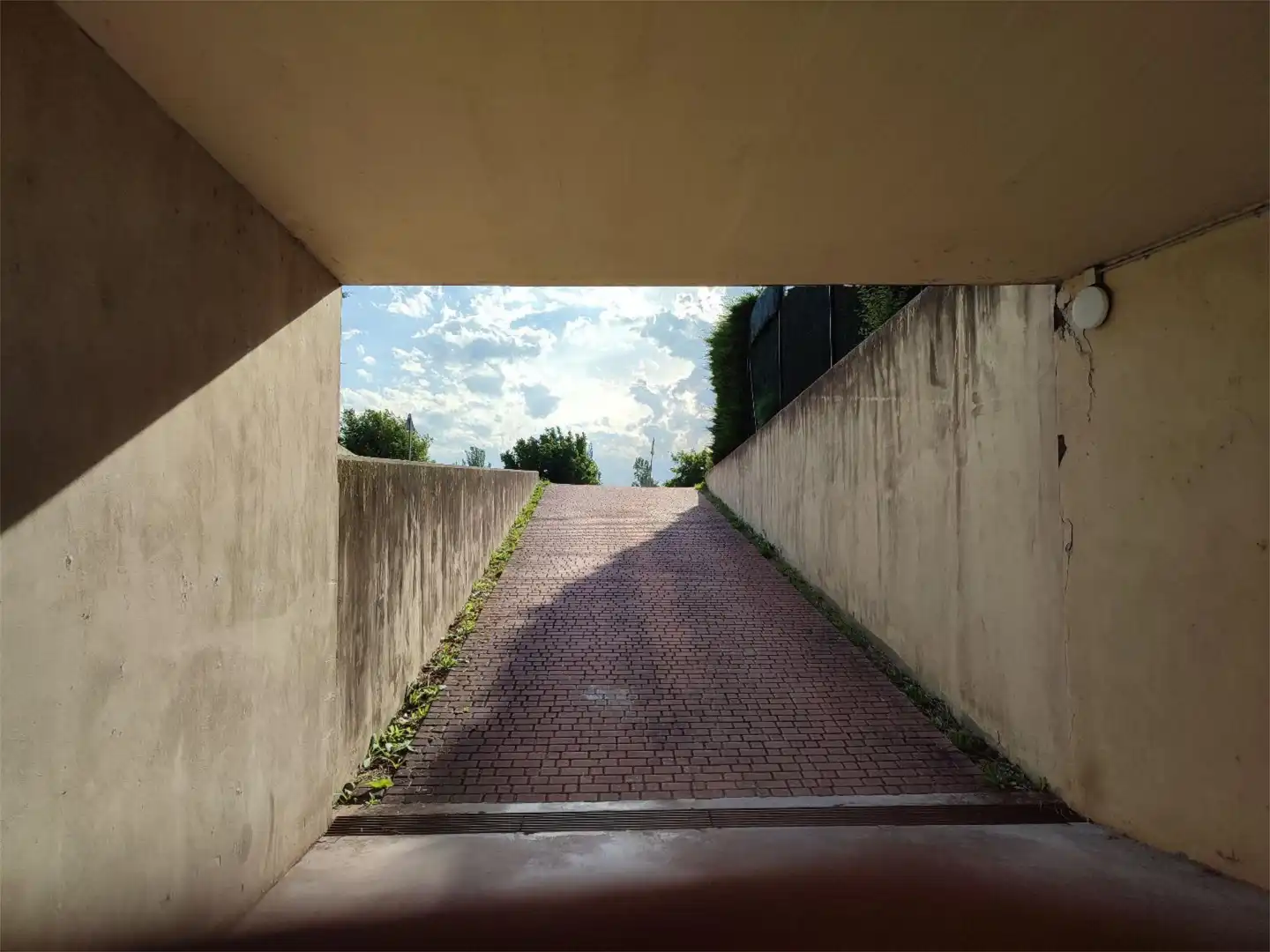 Exterior view of Garage for rent in Huarte / Uharte