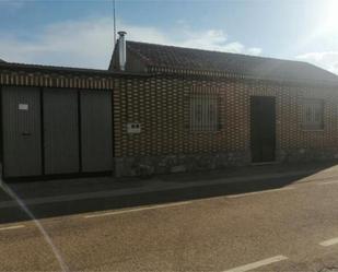 Vista exterior de Casa o xalet en venda en Melgar de Tera amb Terrassa