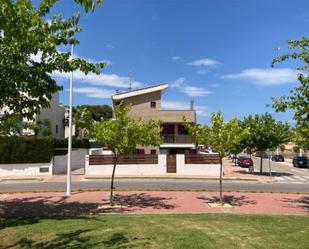 Exterior view of Single-family semi-detached for sale in Oropesa del Mar / Orpesa  with Air Conditioner, Terrace and Balcony