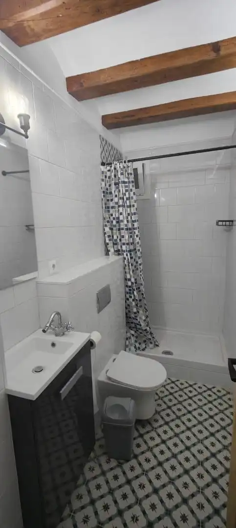 Baño de Piso para compartir en Tortosa con Amueblado