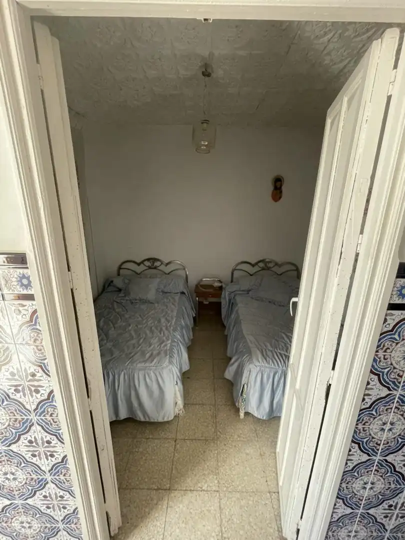 Planta baixa en venda a Calle Carmen, 14, Villafranca de los Barros Dormitori de Planta baixa en venda en Villafranca de los Barros amb Aire condicionat i Jardí privat