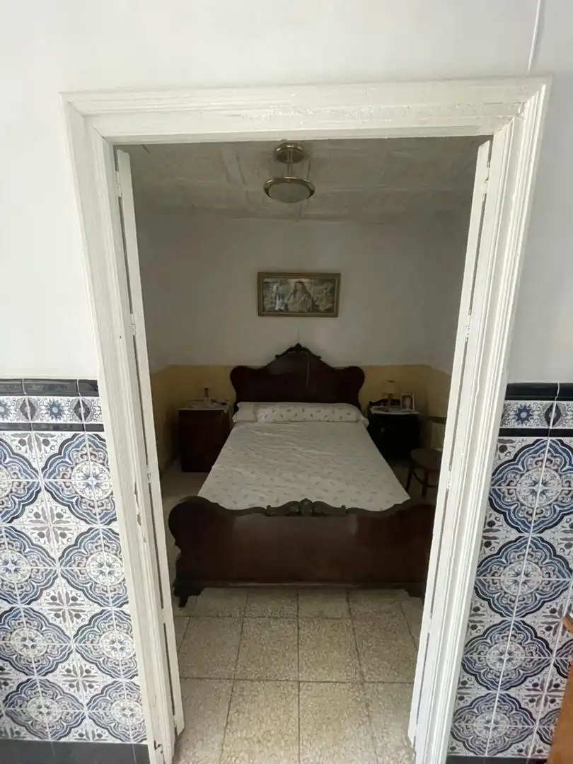 Planta baixa en venda a Calle Carmen, 14, Villafranca de los Barros Dormitori de Planta baixa en venda en Villafranca de los Barros amb Aire condicionat i Jardí privat