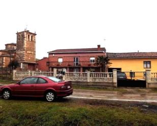 Außenansicht von Country house zum verkauf in Respenda de la Peña mit Balkon