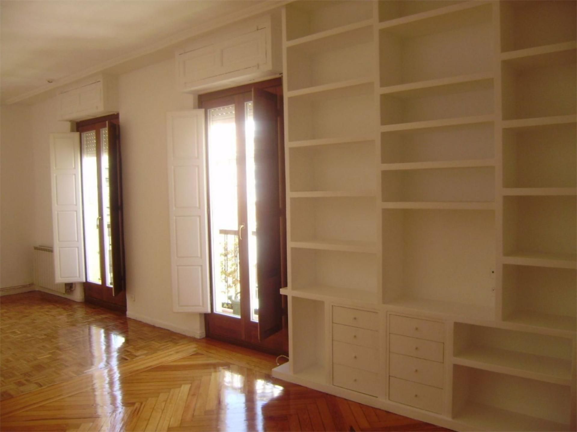 Dormitori de Pis de lloguer en  Madrid Capital amb Calefacció, Parquet i Balcó