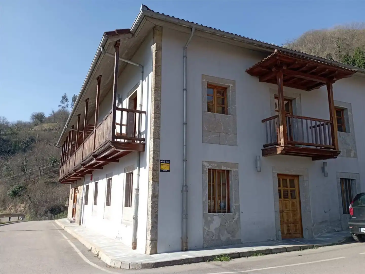 Vista exterior de Local de alquiler en Lena con Calefacción, Parquet y Amueblado
