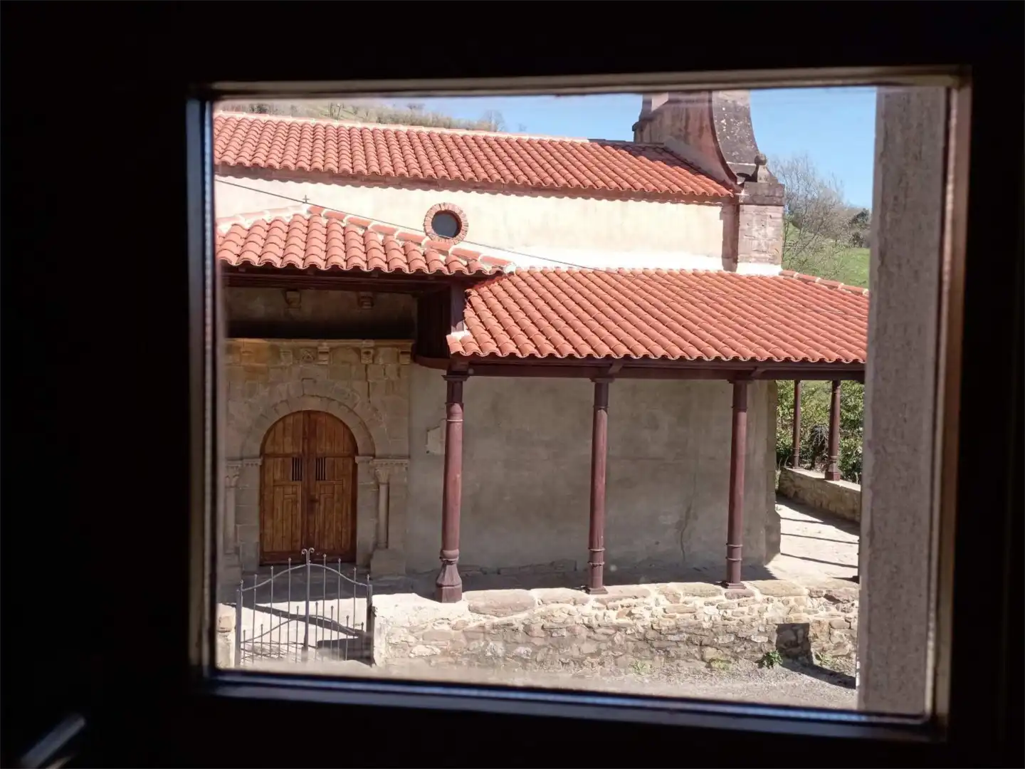 Vista exterior de Local de alquiler en Lena con Calefacción, Parquet y Amueblado