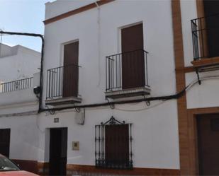 Exterior view of Single-family semi-detached for sale in Los Palacios y Villafranca  with Air Conditioner and Terrace