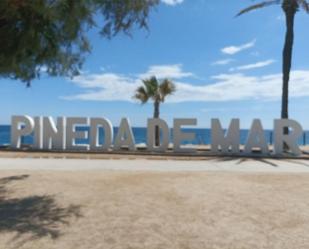 Vista exterior de Pis de lloguer en Pineda de Mar amb Aire condicionat i Balcó