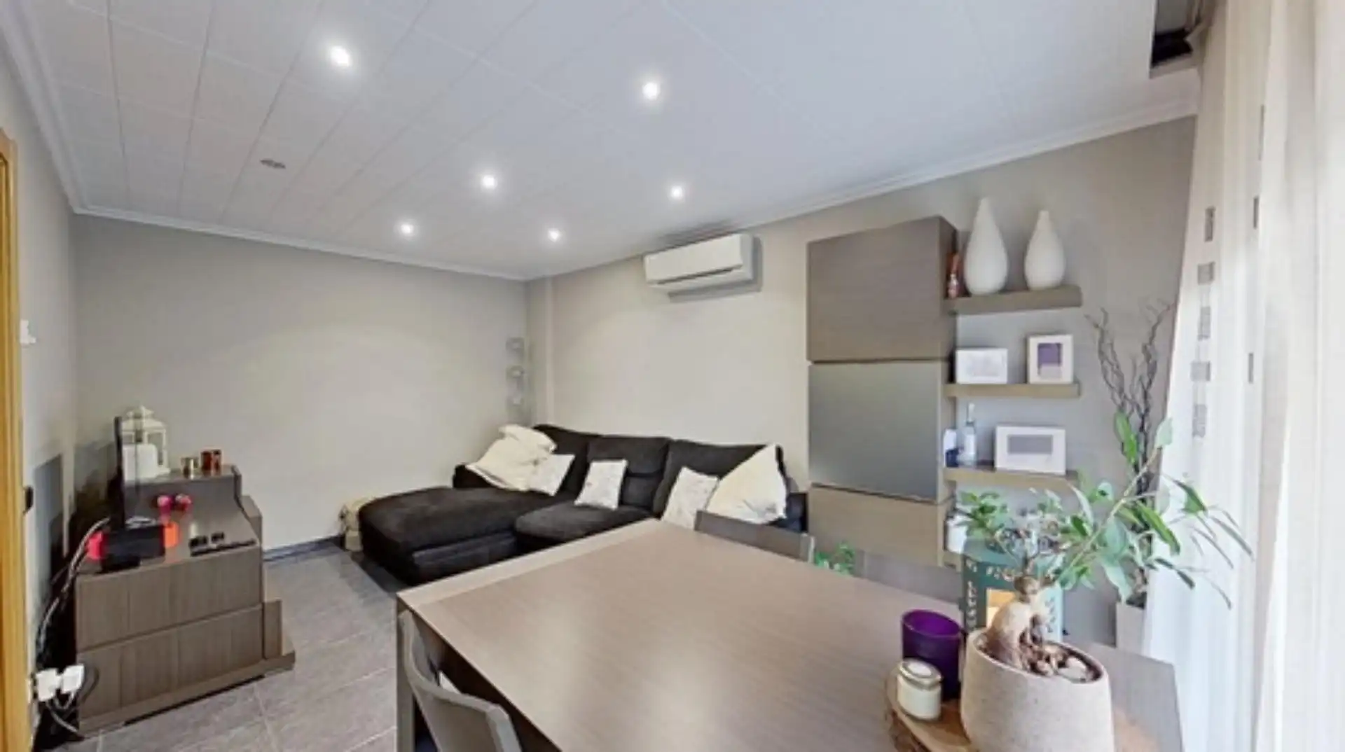 Habitación en Carrer Nostra Senyora dels Àngels, 15, Pont Vell Habitación en Carrer Nostra Senyora dels Àngels, 15, Pont Vell