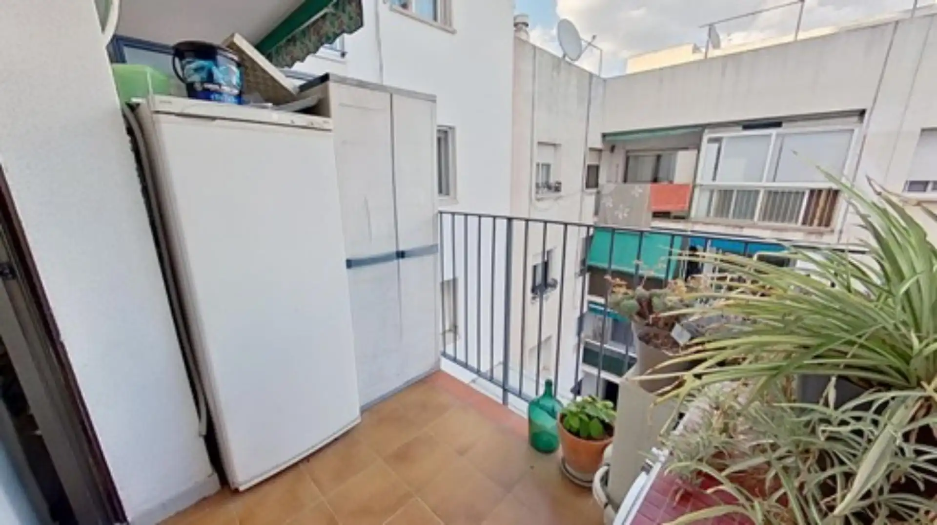 Habitación en Carrer Nostra Senyora dels Àngels, 15, Pont Vell Habitación en Carrer Nostra Senyora dels Àngels, 15, Pont Vell