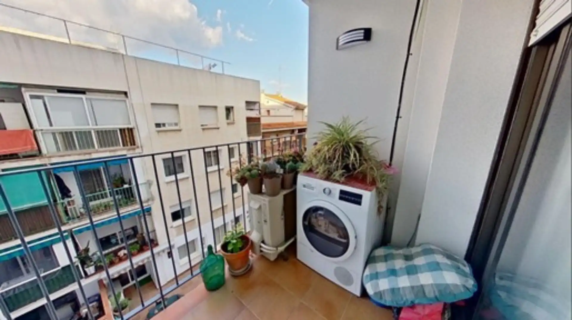 Habitación en Carrer Nostra Senyora dels Àngels, 15, Pont Vell Habitación en Carrer Nostra Senyora dels Àngels, 15, Pont Vell
