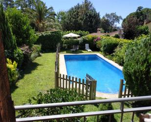 Jardí de Casa o xalet en venda en La Adrada  amb Aire condicionat, Terrassa i Piscina