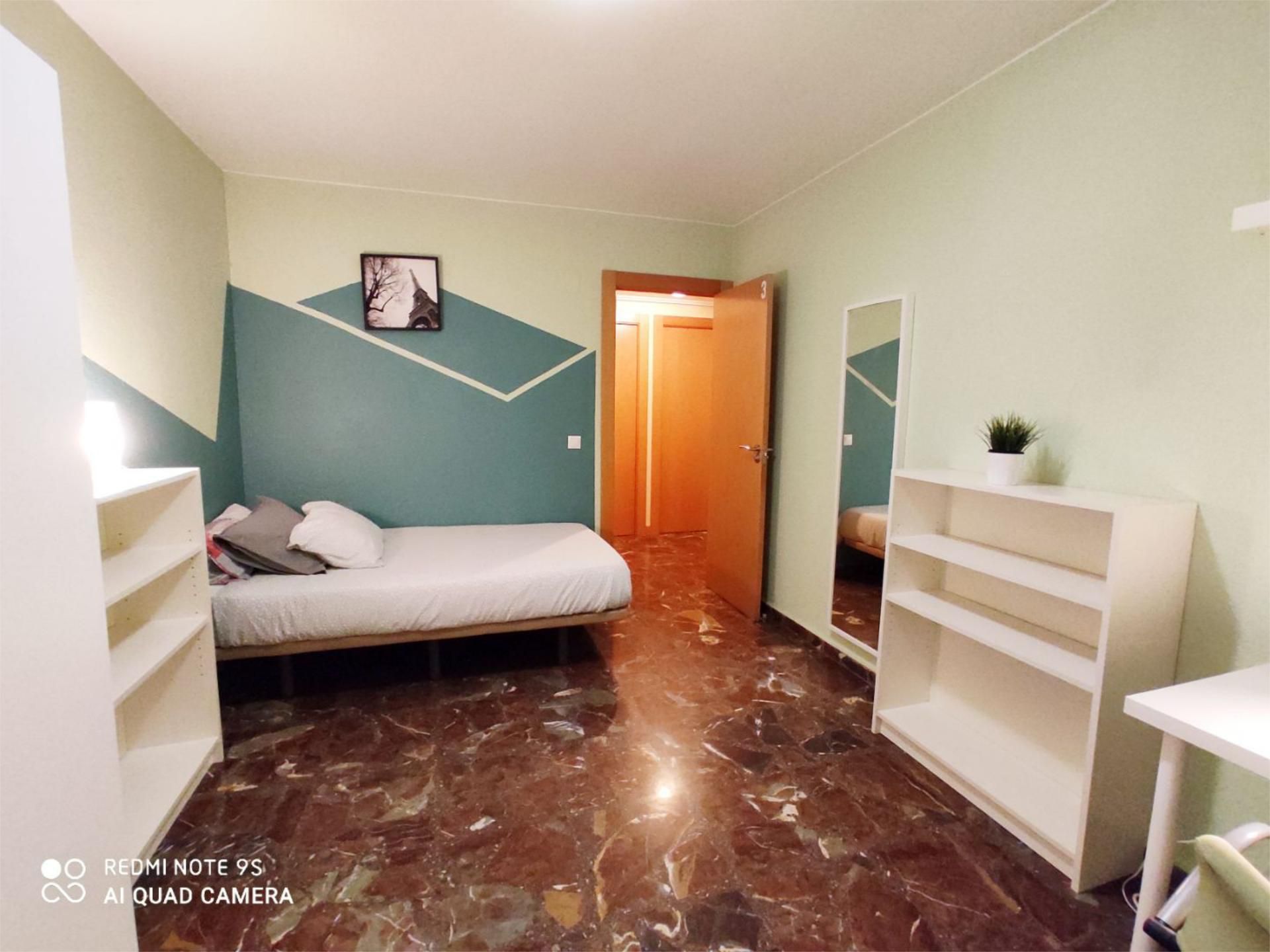 Flat to share in Calle de Juan XXIII, 1, Barrio del Ave