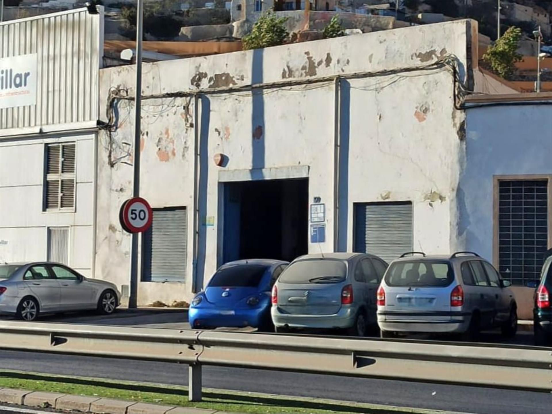 Aparcament de Nau industrial en venda en  Almería Capital