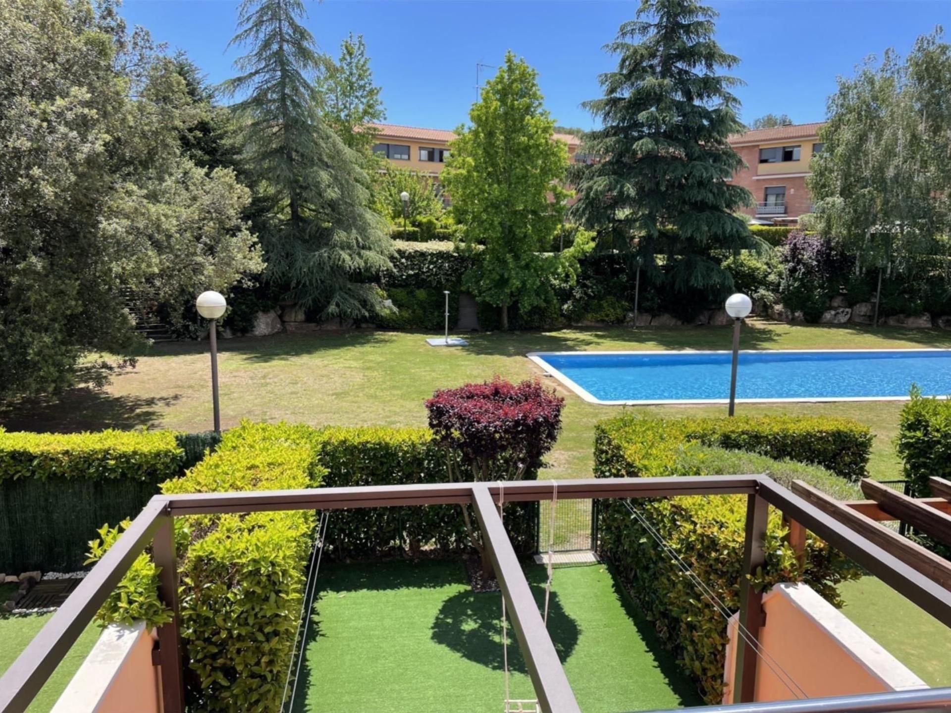Swimming pool of Single-family semi-detached for sale in Vilanova del Vallès  with Air Conditioner, Heating and Private garden