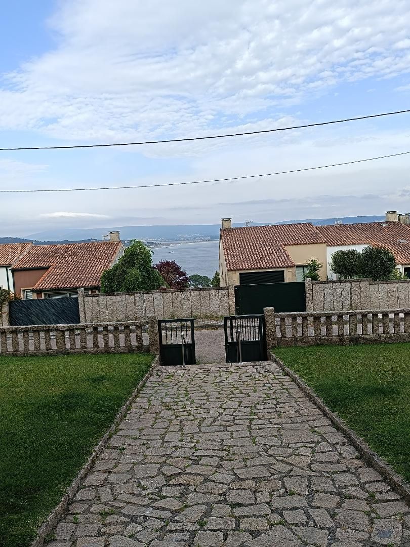 Vista exterior de Pis de lloguer en O Grove   amb Jardí privat, Parquet i Terrassa