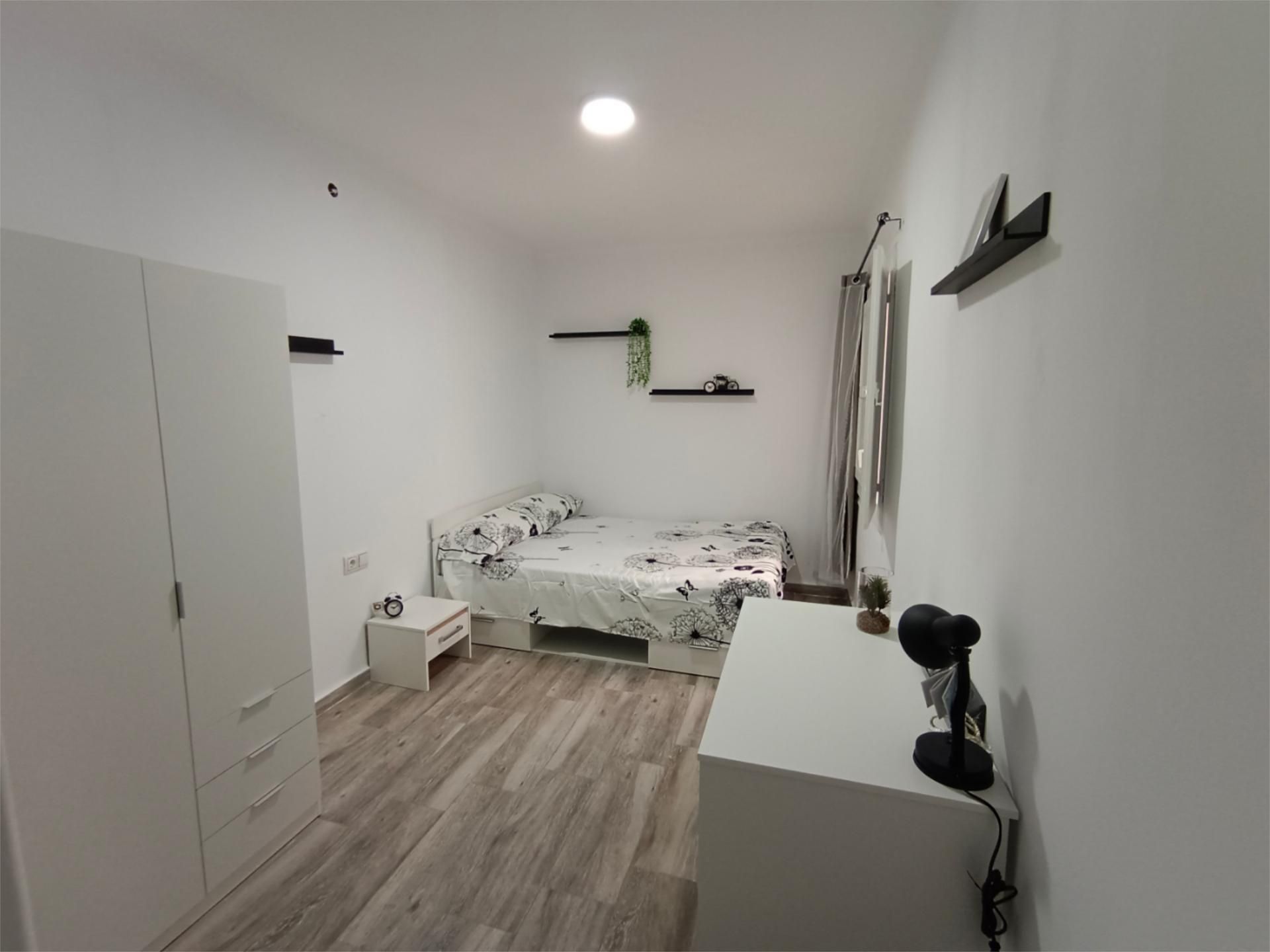Bedroom of Flat to share in El Vendrell  with Heating, Parquet flooring and Furnished