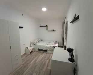 Bedroom of Flat to share in El Vendrell  with Heating, Parquet flooring and Furnished