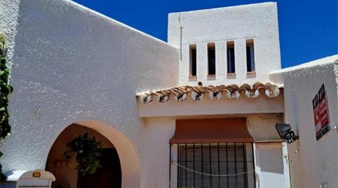 Foto 3 de Casa adosada en venta en Calle Buitre, 89, Hipódromo - Cerrado del Águila, Málaga