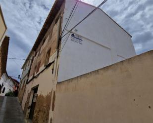 Vista exterior de Casa adosada en venda en Alborache amb Terrassa i Balcó