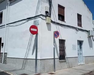 Aparcament de Casa adosada en venda en Lopera amb Aire condicionat i Terrassa