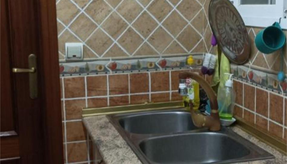 Foto 1 de Casa adosada en venda a Calle Pilar, 60, Lopera, Jaén