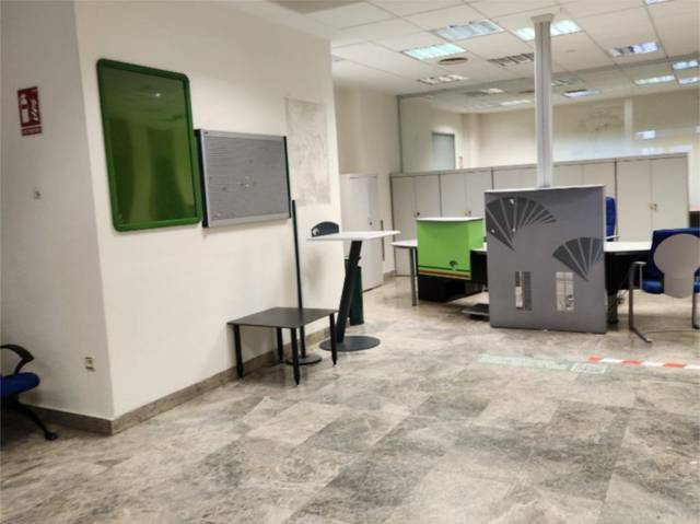 Local comercial en Venta en Calle de Guzmán el Bueno, 105 en Vallehermoso