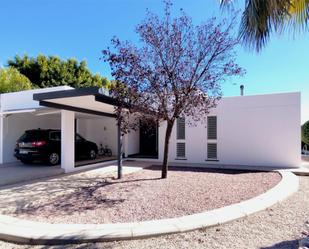 Vista exterior de Casa o xalet en venda en La Nucia amb Aire condicionat, Terrassa i Piscina