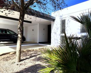 Vista exterior de Casa o xalet en venda en La Nucia amb Aire condicionat, Terrassa i Piscina